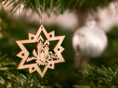 Decoración de madera para el árbol de Navidad