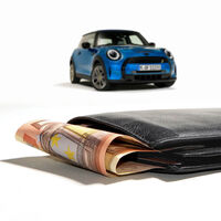 Así te puedes deducir el 15 % en el IRPF al comprar un coche eléctrico o PHEV