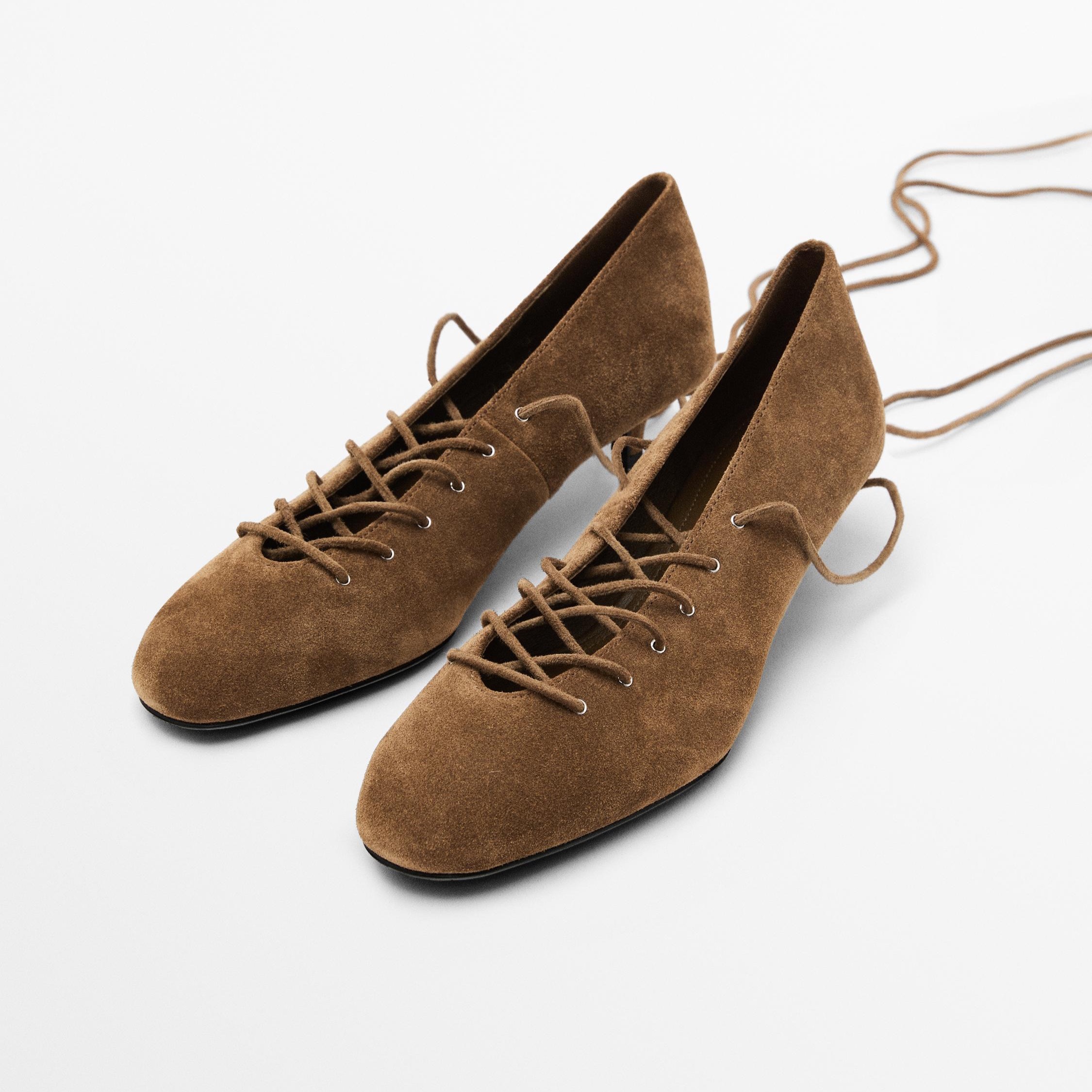 Zapatos con cordones y tacón