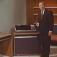 En 1967, un programa de televisión se imaginó la oficina del siglo XXI. Y sin saberlo anticipó a los ordenadores