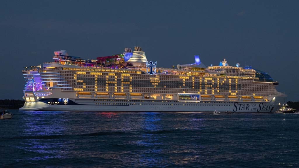 Samsung ha metido 6.000 televisores en un barco y no es de contenedores. Es el Royal Caribbean, todo un escaparate del lujo 