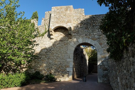 Pueblo Medieval Autentico Playa Levante Mediterraneo Playa Eclipse Solar Gastronomia Desconocido Sin Turistas