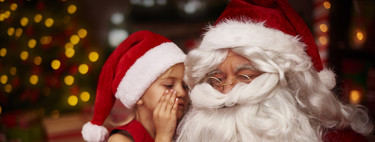 Los niños que han descubierto la verdad sobre los regalos de Navidad, pero siguen el juego