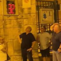 Alcoy puso un radar informativo para educar a sus vecinos. Se han dedicado a cachondearse de él a puro sprint nocturno