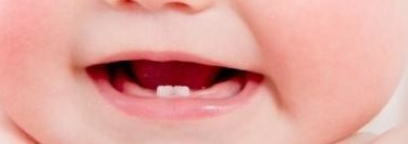 Cómo limpiar los dientes del bebé