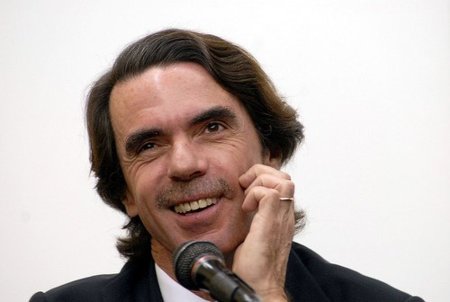 Aznar lanza a la red un "exhaustivo archivo" de sus intervenciones cerrado a cualquier comentario