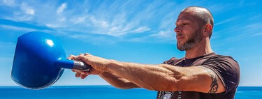 "Simple And Sinister", el desafiante entrenamiento exprés diseñado por el mayor experto en pesas rusas 