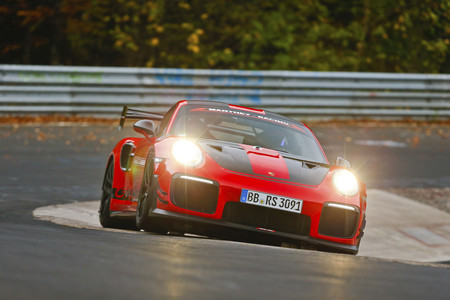 El Porsche 911 GT2 RS de Manthey Racing se convierte en el modelo de calle más rápido en Nürburgring