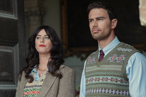 Netflix se estrella con la temporada 2 de 'The Gentlemen'. La serie con Theo James y Kaya Scodelario se hunde de forma alarmante 