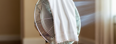 Es domingo, tengo calor y el truco de la toalla en el ventilador me ha salvado de poner el aire acondicionado y gastar más