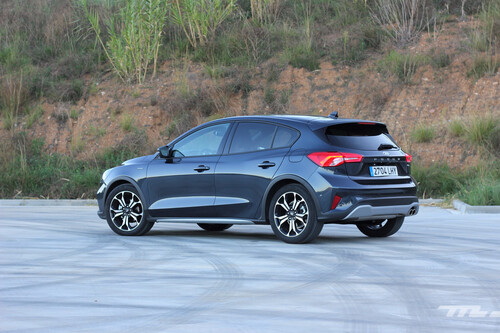 Probamos el Ford Focus EcoBoost Hybrid: por fin un coche compacto de gasolina generalista con gran empuje (eléctrico, eso sí)