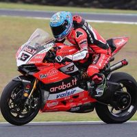 Marco Melandri se queda en Superbikes con Yamaha y con Sandro Cortese de compañero 