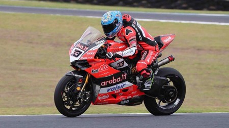 Marco Melandri se queda en Superbikes con Yamaha y con Sandro Cortese de compañero