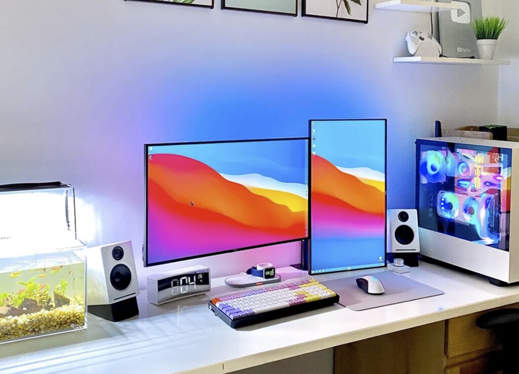 25 ‘setups’ fantásticos que demuestran que colocar dos (o más) monitores en posiciones sorprendentes tiene mucho sentido