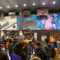 El único cine de Europa que resiste al diseño digital está en Atenas. Sus carteles hechos a mano son una obra de arte 