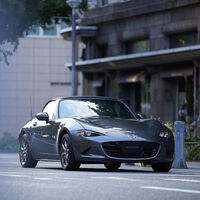 Mazda quiere mantener al MX-5 como un deportivo a gasolina, pero al parecer veremos un coupé eléctrico 