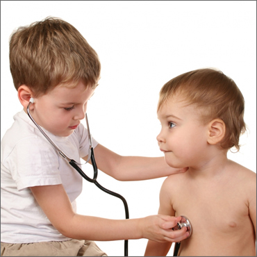 Los pediatras españoles atienden a más niños de lo recomendable