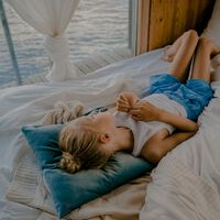 Así es el 'método japonés' para dormir en noches de calor sin usar aire acondicionado ni ventilador 