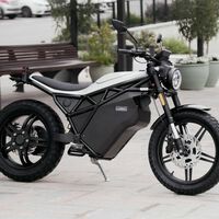 Esta marca española siempre ha hecho motos de combustión. Ahora se pasa a las eléctricas con esta scrambler neo-retro