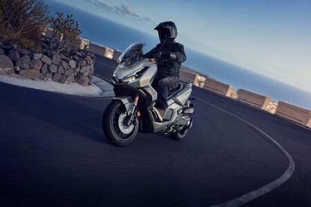 Honda ADV350: el hermano pequeño del X-ADV llega con capacidades off-road, mecánica de Forza 350 y mucho equipamiento