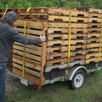 Disfarçada de carga, camper traz cama, cozinha e até câmeras