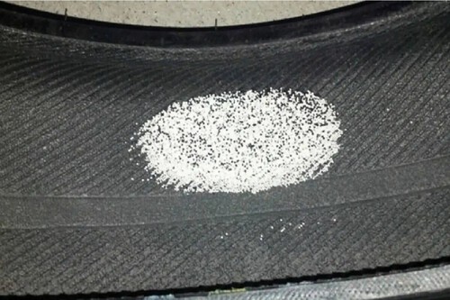 Os americanos estão consertando os pneus de suas motocicletas com bolas de tinta, e a invenção parece estar funcionando.