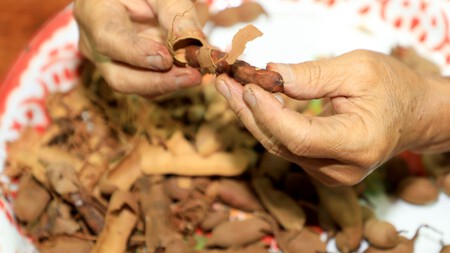 Si tienes cáscaras de tamarindo tienes un tesoro: 5 usos para aprovecharlas y evitar desperdicios