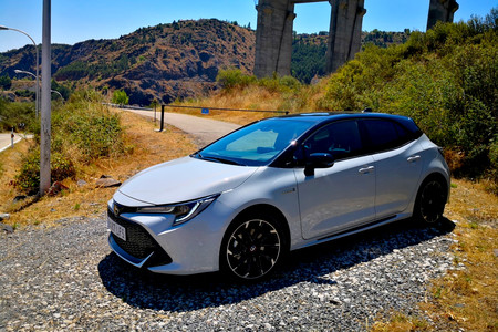 Probamos el Toyota Corolla GR SPORT, con suspensión AVS y un extra de picante
