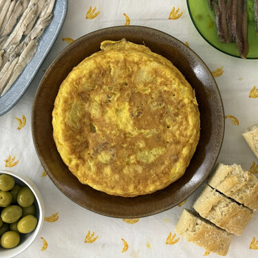 Ya no hago la tortilla de patatas como el chef Dani García. Ahora uso este truco para que sea más sana pero esté igual de rica
