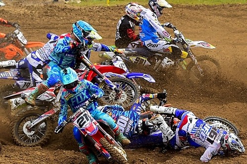 Siguen las sorpresas. Glenn Coldenhoff (MXGP) y Max Anstie (MX2) ganan en Kegums