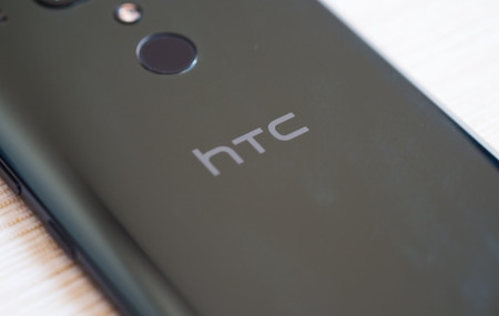 El HTC U19e se filtra y deja ver un gama media con 6 GB de memoria RAM y doble cámara trasera