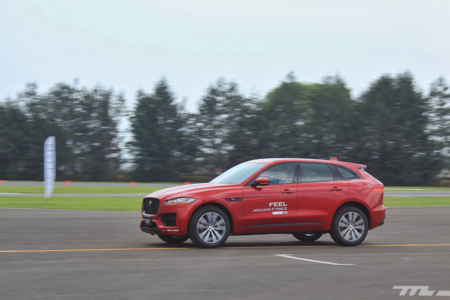 Con unas vueltas en pista nos dimos cuenta que el Jaguar F-Pace quiere ser mejor que los SUV alemanes