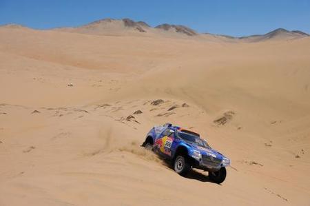Nasser Al-Attiiyah vence y se acerca a Carlos Sainz