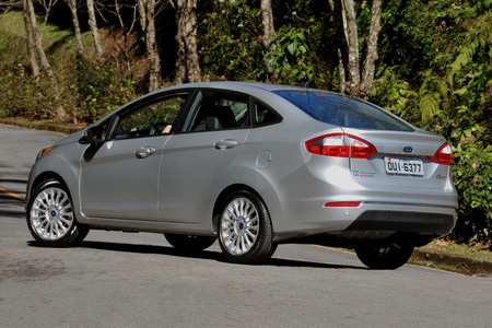 Ford Fiesta Sedan 11