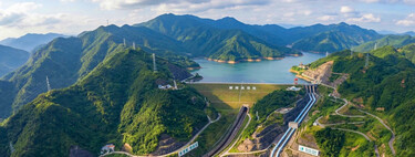 China está construyendo embalses como si no hubiera un mañana. Su objetivo es convertir al país en la mayor batería del mundo 