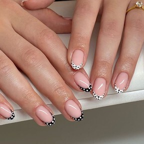 Uñas francesas con lunares: ocho ideas elegantes y bonitas para la primavera-verano 2026