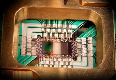 Se logran simular funciones neuronales con este transistor cuántico