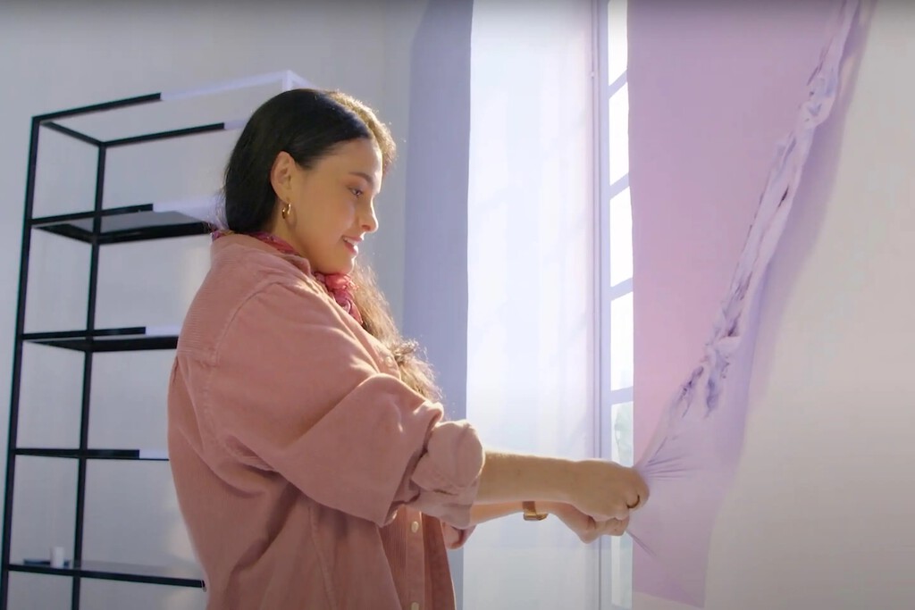 Esta pintura es a prueba de alquileres, niños y mascotas: se "pela" cuando quieras mudarte, si está sucia o te gusta otro color 