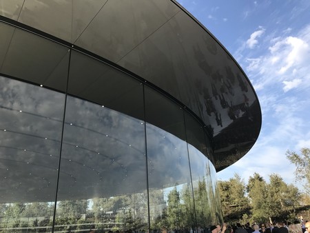 El Steve Jobs Theater gana el premio Structural Awards 2018 por su estructura de cristal