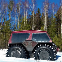 La última bestialidad rusa es este todoterreno anfibio con manillar de moto, camas y ruedas gigantescas