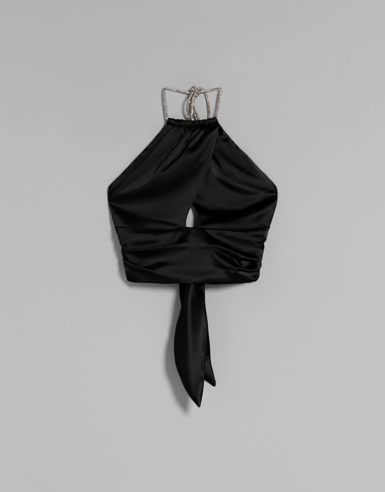 Top de satén con brillo y escote halter