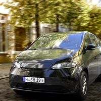 Sono Sion, el coche eléctrico que ofrece 34 km adicionales de autonomía solo con la luz del sol, por 25.500 euros