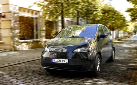 Sono Sion, el coche eléctrico que ofrece 34 km adicionales de autonomía solo con la luz del sol, por 25.500 euros
