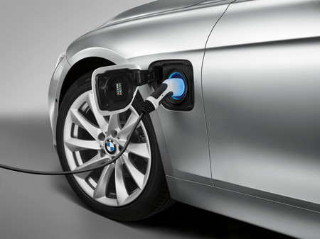 BMW prepara un Serie 3 eléctrico para rivalizar con el Tesla Model 3, según el diario Handelsblatt