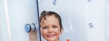 ¿Cuándo deberían los niños empezar a bañarse solos?