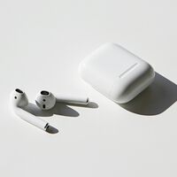 Apple tiene en mente la próxima revolución de los AirPods. Debutarán en 2024 y no necesitarán cargarse para funcionar