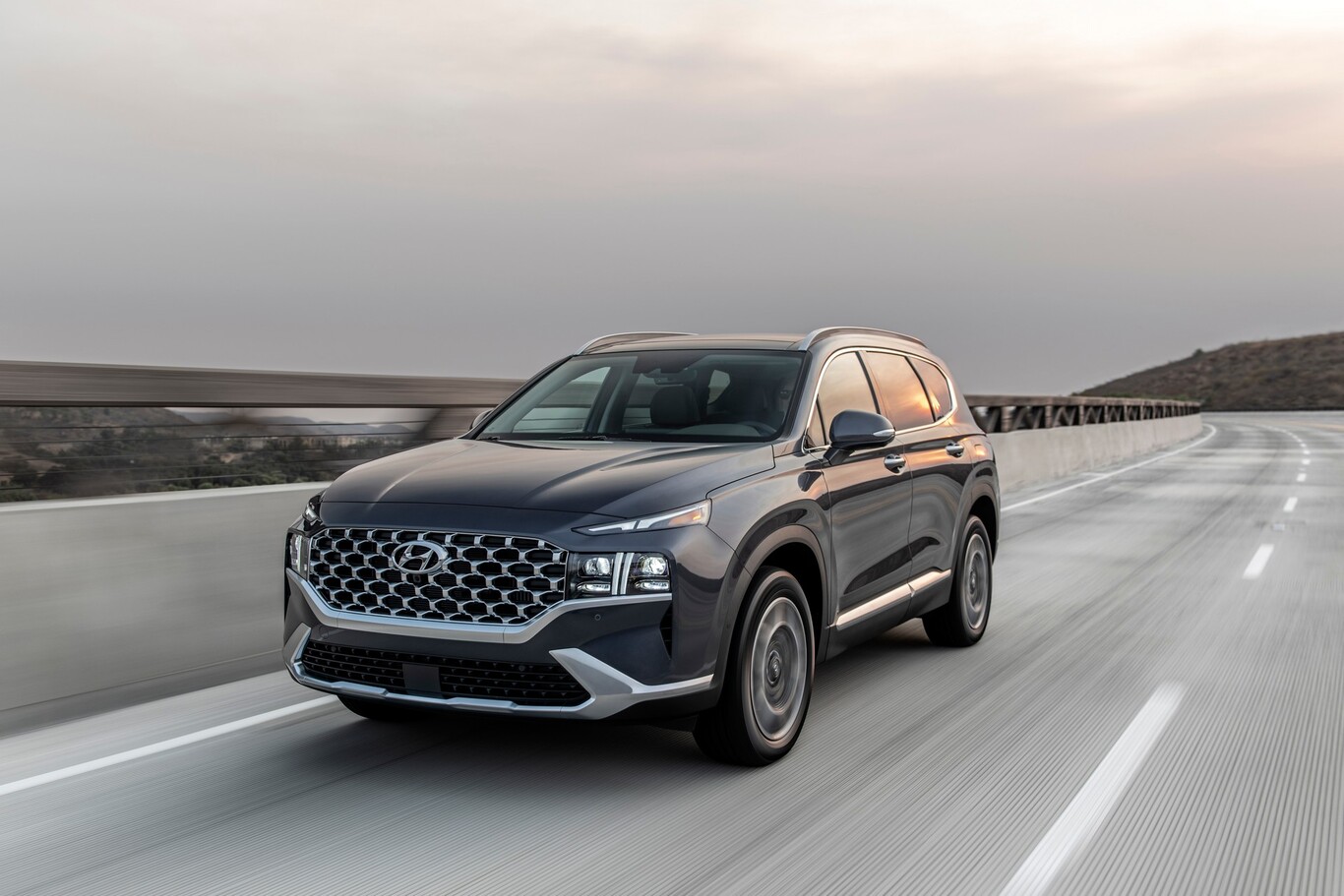 El Hyundai Santa Fe 2022 renueva rostro y motor en México: estos son sus precios