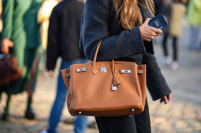 En Corea Del Sur Estan Metiendo Rolex Y Bolsos De Hermes En Su Carro De La Compra Como Si Fueran Caramelos El Problema Es Que Son Tiendas Donde Nadie Paga Nada