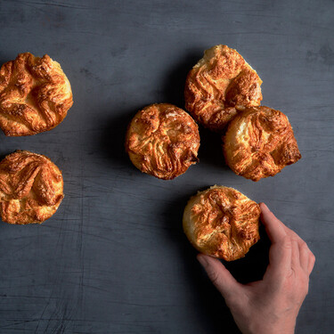 Kouign amann, receta del pastel de mantequilla más adictivo de la repostería francesa (y con un origen curioso)