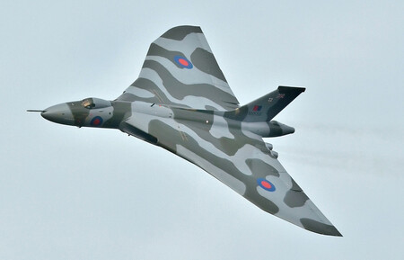 Avro Vulcan Last Flight Over Farnborough